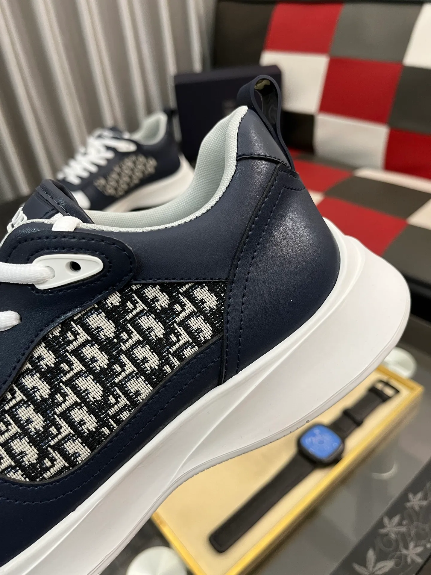 Men's shoes💰: 380⌚️⌚️[Dior] Dior's new men's genuine leather casual shoes, the highest version on the market, any comparison is welcome🆚! The original leather has excellent texture and is super high-end! Fetal sheep net lining imported from Italy, removable pad! Luxurious materials and fine workmanship, highly recommended! Code number: 38-445️⃣Colors available